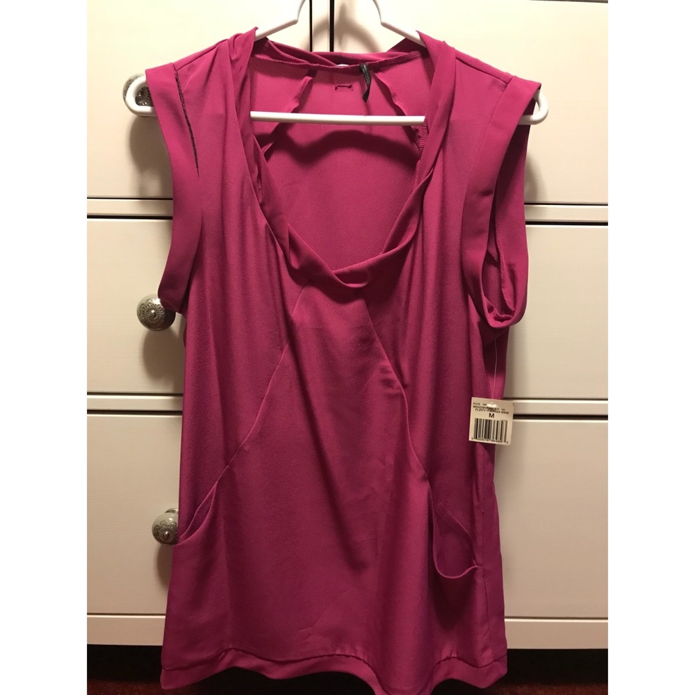 Guess top with pockets